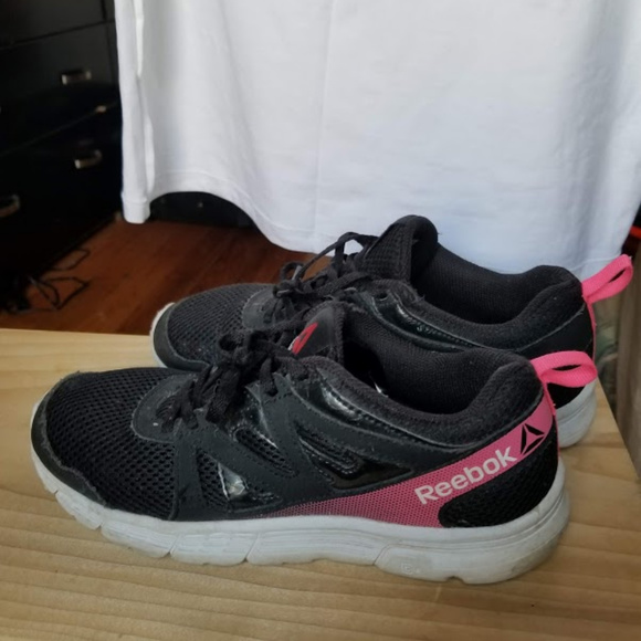 Reebok Shoes - ❤️ 7 FOR $13 PRICE DROP Reebok Shoes Pink BlacK